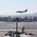 Eine Boing 737 landet in Stuttgart