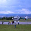 Poizeihubschrauber landet auf dem Platz vor unserer Tankstelle