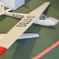 K 9, Dieses Modell zeigt ein nur zweimal gebauten Segelflugzeugtyp. Das manntragende Original wurde in Coburg gebaut und geflogen. Modell: Holz-Rippenbauweise, Spannweite 3,15 m, Rumpflänge 1,5 m, Gewicht 4 kg, 3 Achsen plus Landeklappen gesteuert.