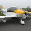Motorflugzeug DR 400 rechts vorn