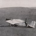 Hauptmann Student nach glücklicher Landung auf dem Stuttgarter Eindecker im Herbst 1921.