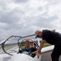 Der+TWIN+mit+Flugsch%C3%BCler+Daniel+und+Lehrer+Gerald+vor+dem+Flugzeug-Schleppstart