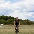 Praktisches++Fortbewegungsmittel+am+Flugplatz%3A+das+Fahrrad