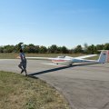 Der Einzitzer G102b beim Flugzeug-Schleppstart
