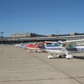 Vorfeld Tempelhof mit der Cessna 172 der Flugschule Bad Neustadt