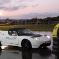 Flugplatz Grasberg, Tag der offenen Tür am 8.10.2011, weißer Tesla am Start