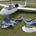 Flugplatz Bad Neustadt - Grasberg JNP am 14.5.2021, Einzelteile vom Twin