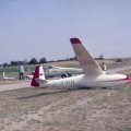 Segelflugzeuge 1973, im Hintergrund ist das alte Clubheim und die damals neue Halle zu sehen